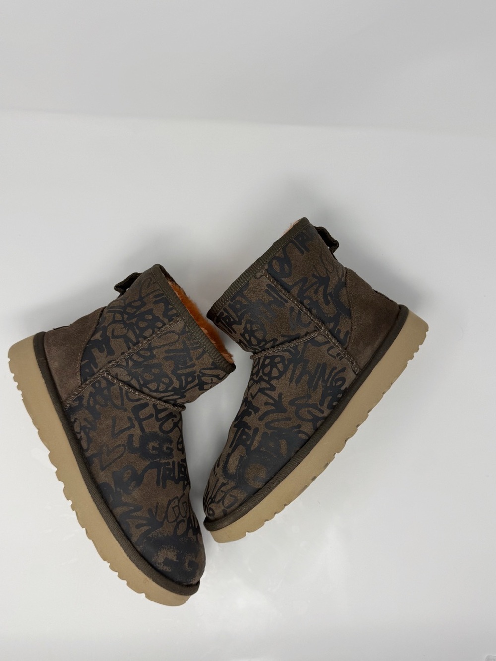 UGG Classic Mini Graffiti Boots Brown Suede Sheepskin Lined Women’s Size 7 - Picture 3 of 7